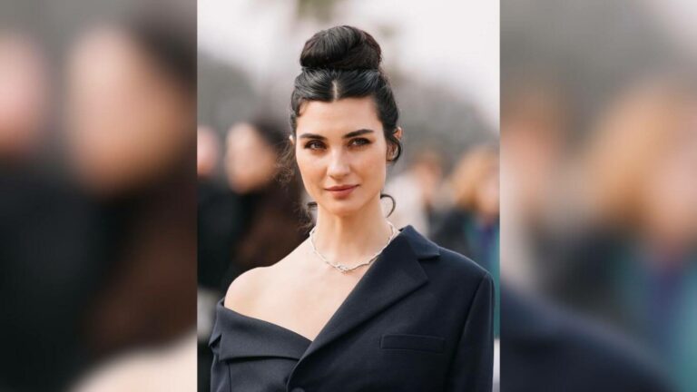 Tuba Büyüküstün Paris Moda Haftası’nda Hangi Kombiniyle Olay Oldu!