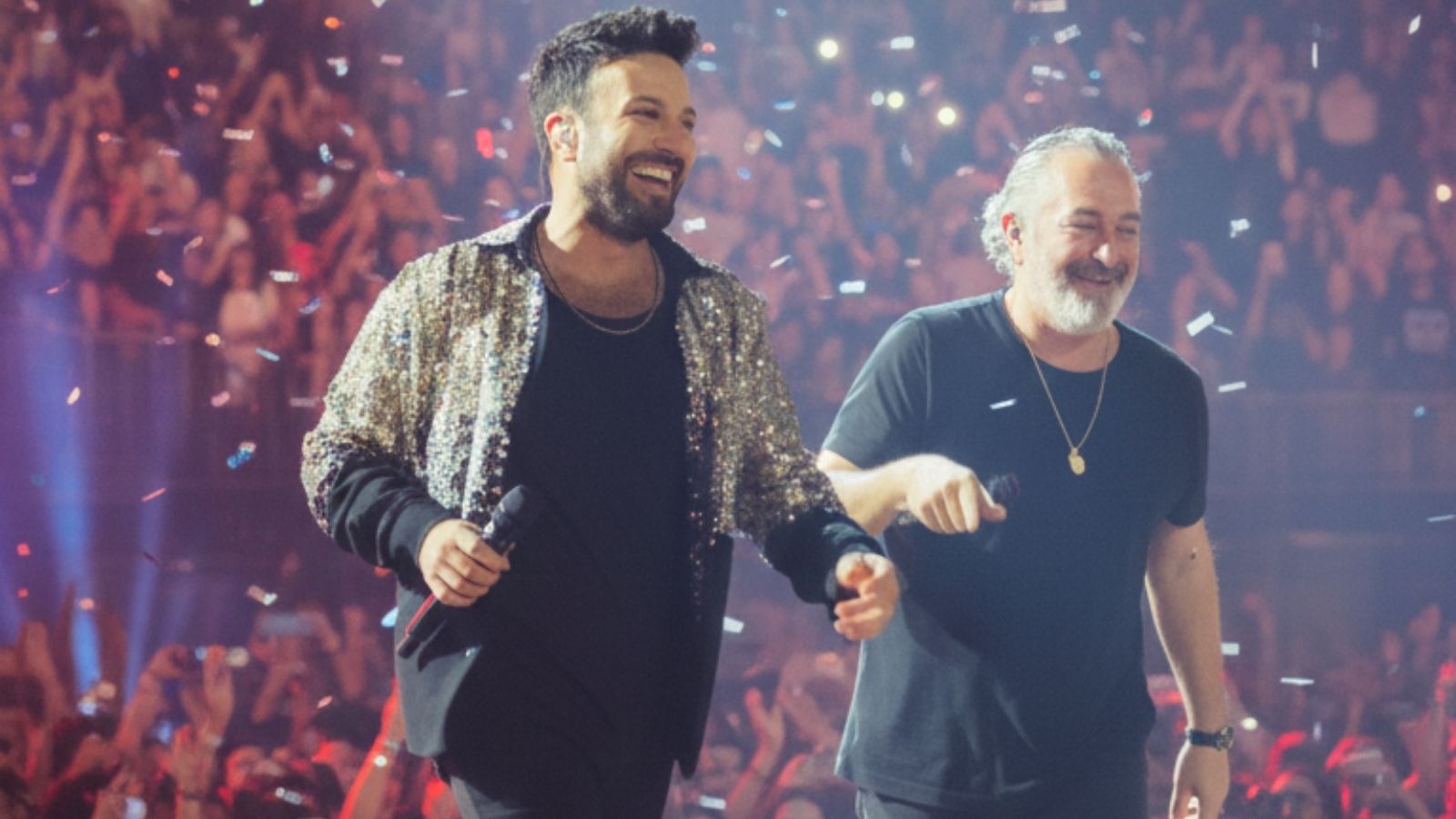 Tarkan İstanbul Konserinde Cem Yılmaz Sürpriziyle Hayranlarını Coşturdu