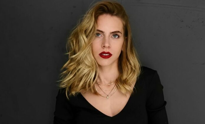 Melis İşiten aynı anda 10 erkekle