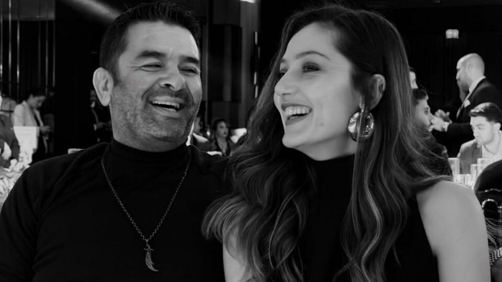 Bülent Şakrak 17 Yaş Küçük Sevgilisiyle İlk Yıl Dönümünü Kutladı - Magazin Haberleri