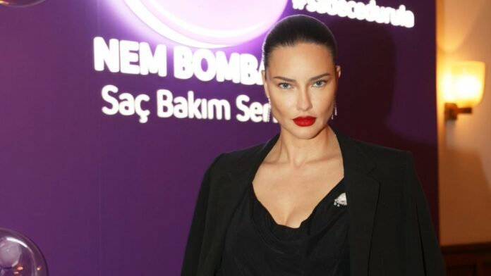 Adriana Lima ve duru işbirliği