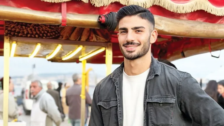 Yakışıklı Mısırcı” Fenomeni TikTok’ta Zirveye Çıktı