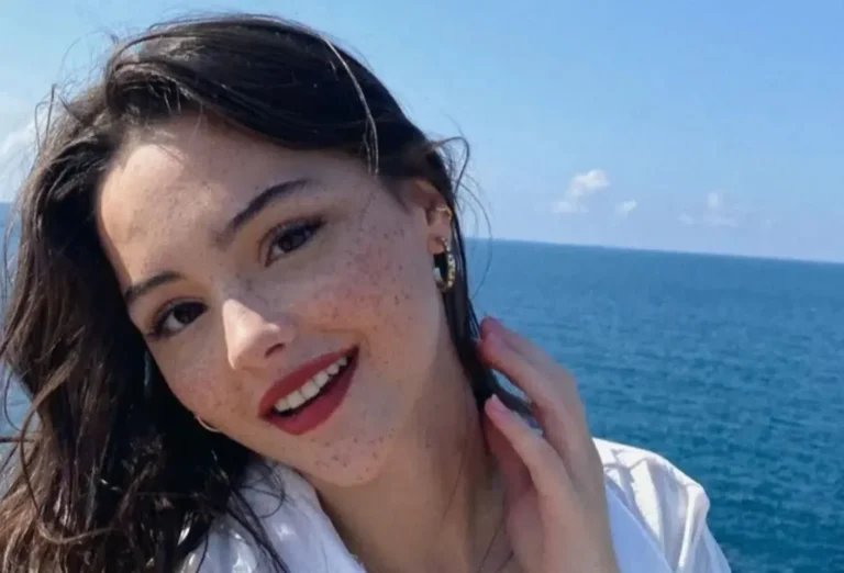 Derya Pınar Ak Kimdir?