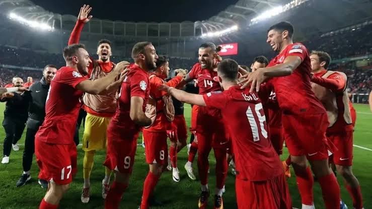 Sinan Akçıl ve Murda Arasında Marş Krizi