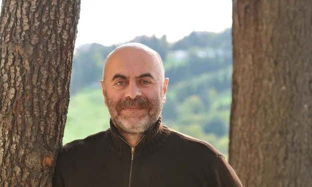Ezel Akay