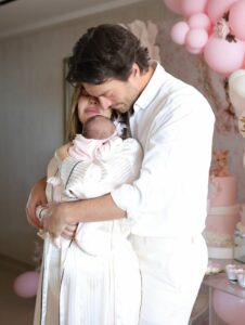 Evliliklerinin Ardından Bebek Sevinci