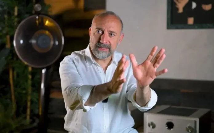 Halit Ergenç'in Gizli Mesleği: Hollywood Setine Hoparlör Satıyor!