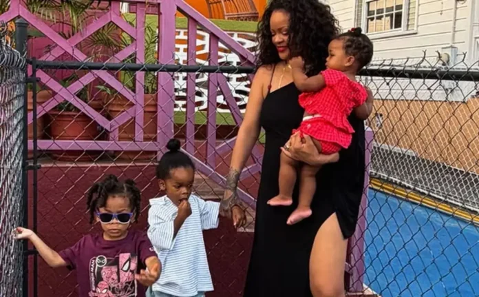 Rihanna’nın Barbados Tatilindeki Tarzı Sosyal Medyayı İkiye Böldü!