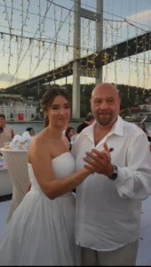 “Kızılcık Şerbeti”nin Apo’su Bu Kez Kızıyla Gündemde