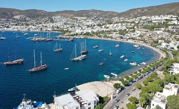 Ünlülerin 2026 Yaz Rotası Belli Oldu: Bu Sezon Magazin Gündeminin Yıldızı Tekne Tatilleri