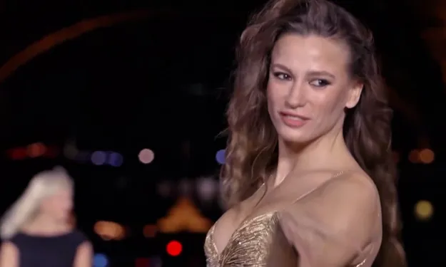 Serenay Sarıkaya Paris Defilesine Damga Vurdu