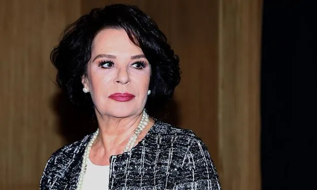 Hülya Koçyiğit Oyunculuğu Bıraktığını Açıkladı