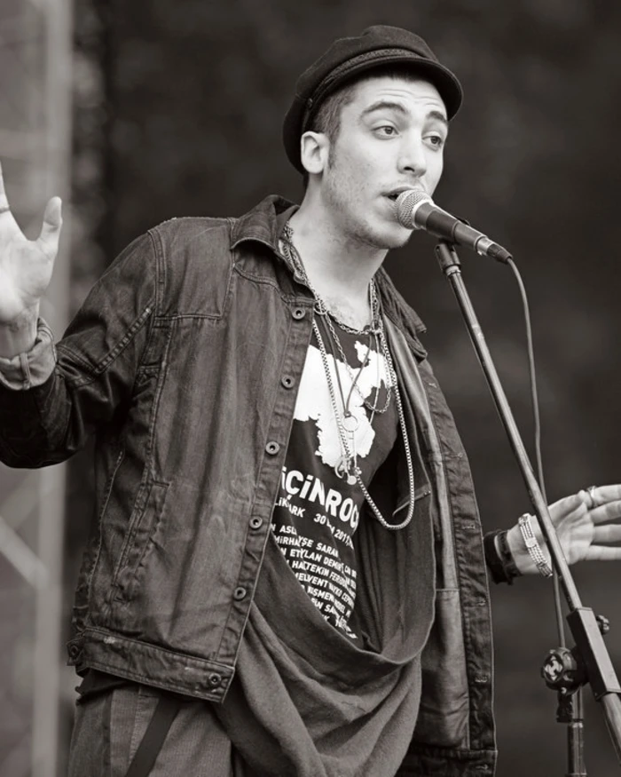 Can Bonomo sahnede