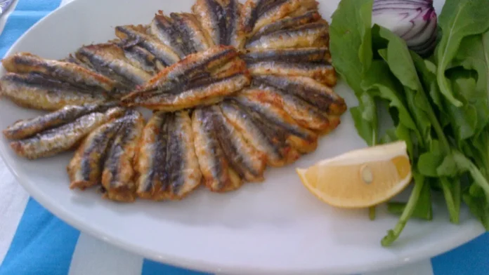 Hamsinin faydaları: limon ve roka ile hamsi tava