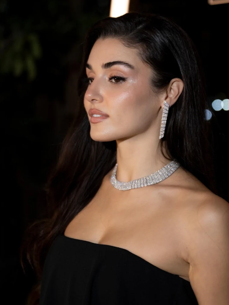 Hande Erçel Pomellato Dubai davetinde pırlanta küpeleriyle