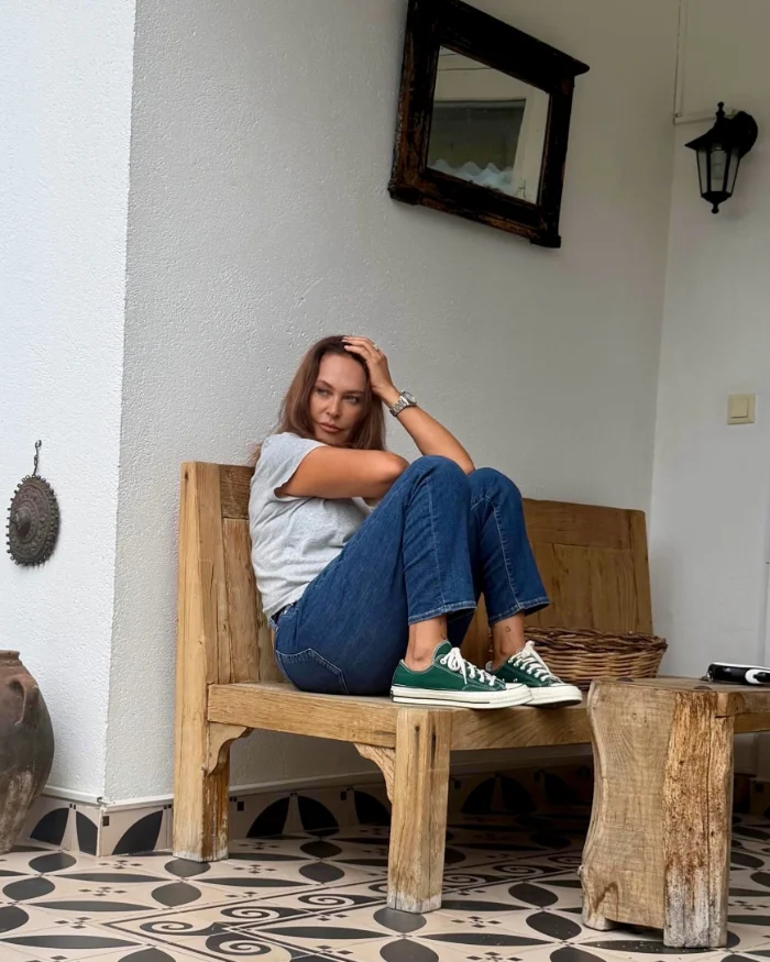Hülya Avşar evinde poz verdi