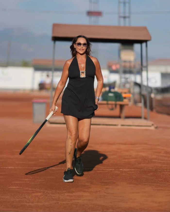 Hülya Avşar tenis kortunda