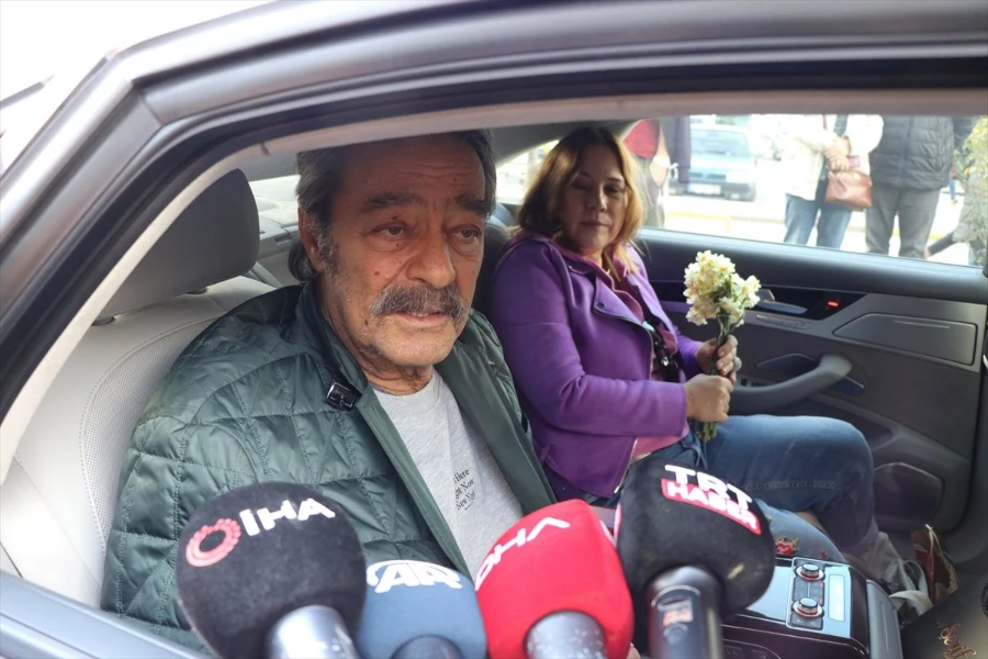 Jülide Kural ve Kadir İnanır aynı araçta