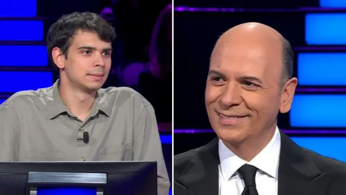 Kim Milyoner Olmak İster yarışmacısı Yusuf Efe Öktem ve sunucu Cem Öğretir