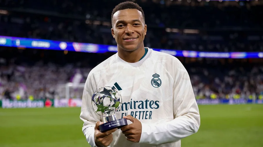 Mbappe Leipzig maçının oyuncusu ödülüyle