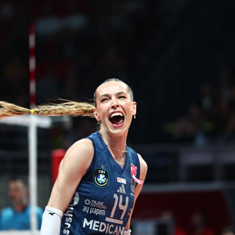 Melissa Vargas’ın takım arkadaşı Eda Erdem sayı sevinci yaşarken